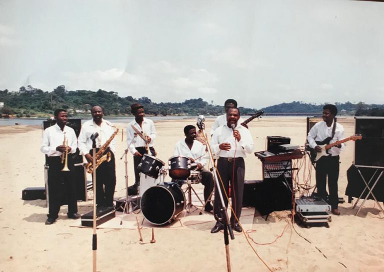 la scène indépendance (grandBlanc de Lambaréné